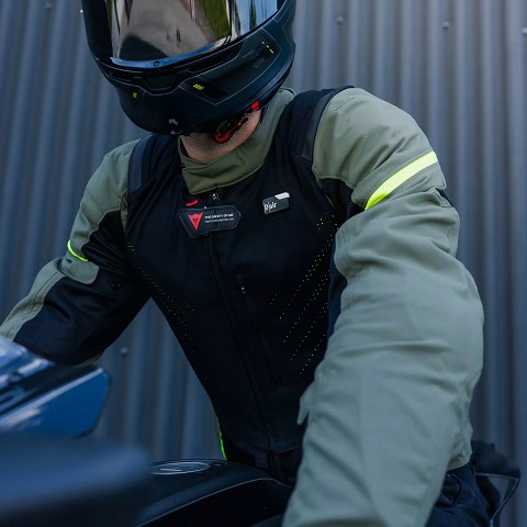 Smart Air de Dainese sobre una chaqueta de moto