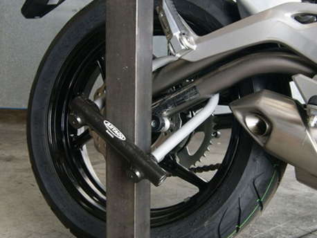 Sistemas antirrobo de moto: accesorios para proteger tu máquina motera