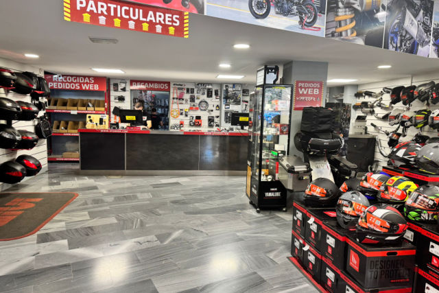 Motorecambios VFerrer interior tienda Valencia calle 9 de Octubre - La zona de recogida de pedidos web